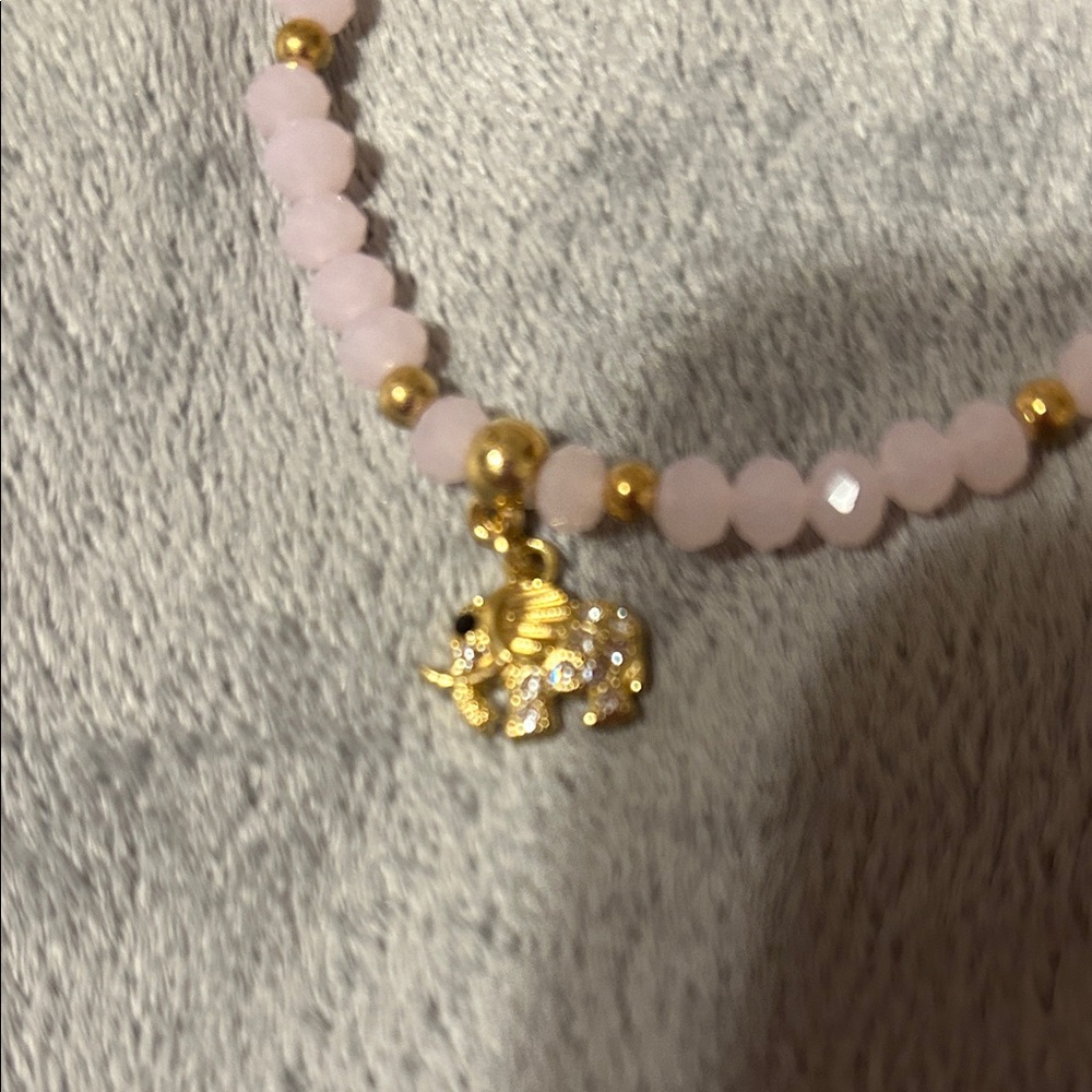 Elegant Pink Beaded Bracelet with Gold Elephant Charm NWOT - Picture 4 of 4